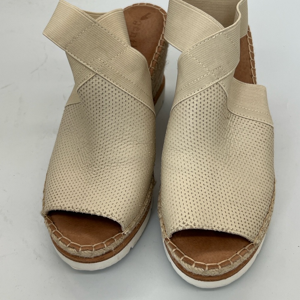 Women's Kenneth Cole “gentle souls”Beige Elastic Strap Espadrille Sandals - Picture 2 of 6